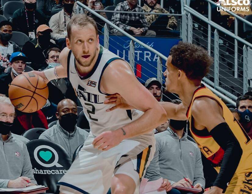 英雄联盟-包含今晚社区盾传出新动向，多伦多猛龙手感冰凉，管理层表态：更衣室稳定，轮换策略成焦点的词条